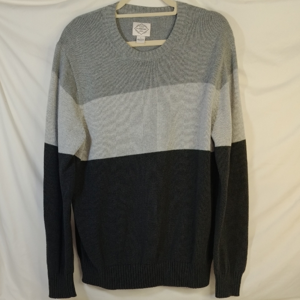 St. John's Bay Men's Gray and Black Crewneck Sweater